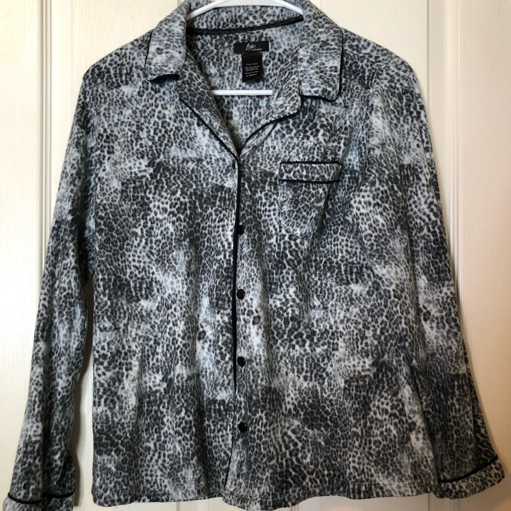 Black & White Leopard Print Fleece Pajama Set